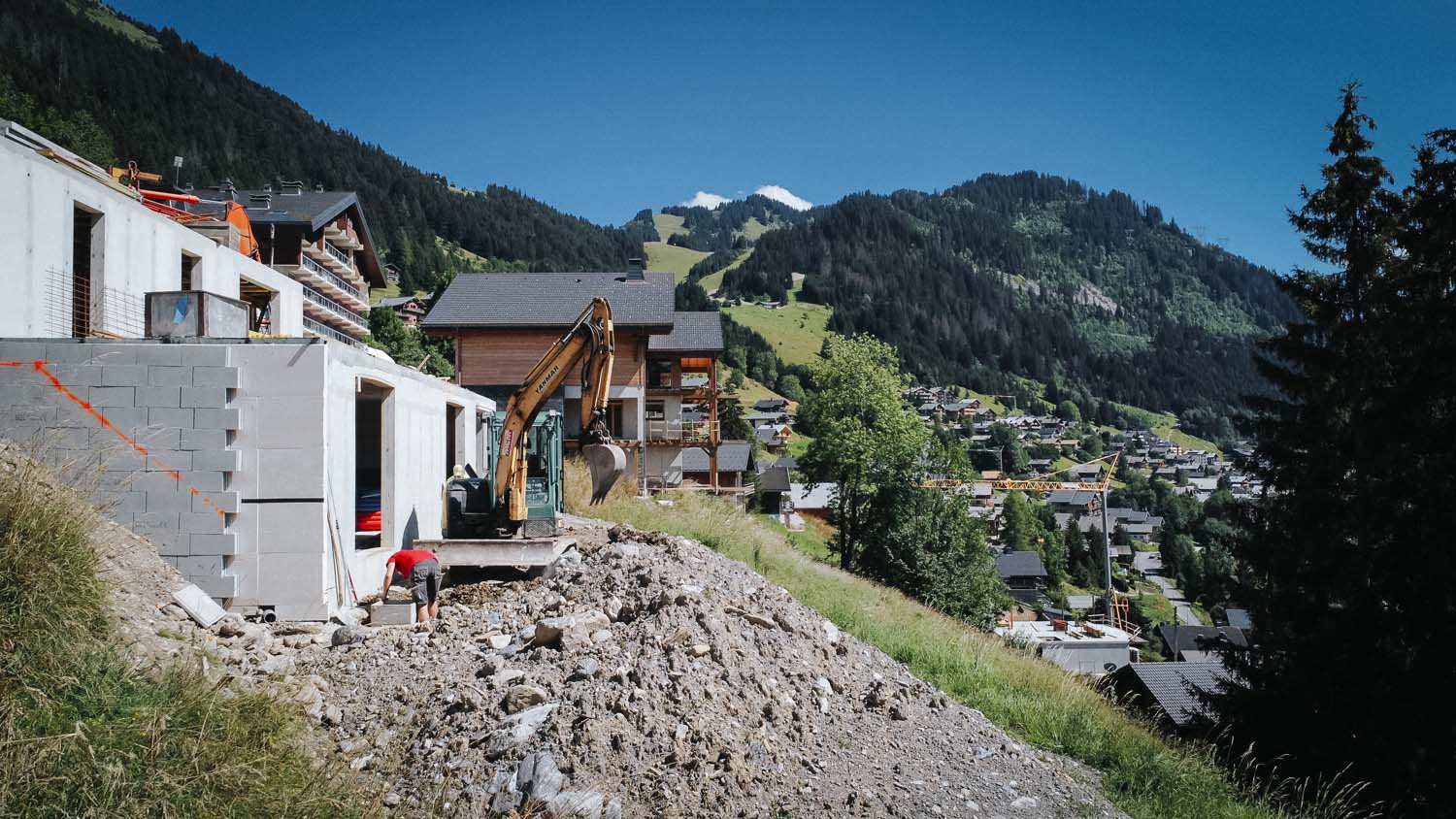 Photo d'un terrassement de maison en montagne - MCM TP