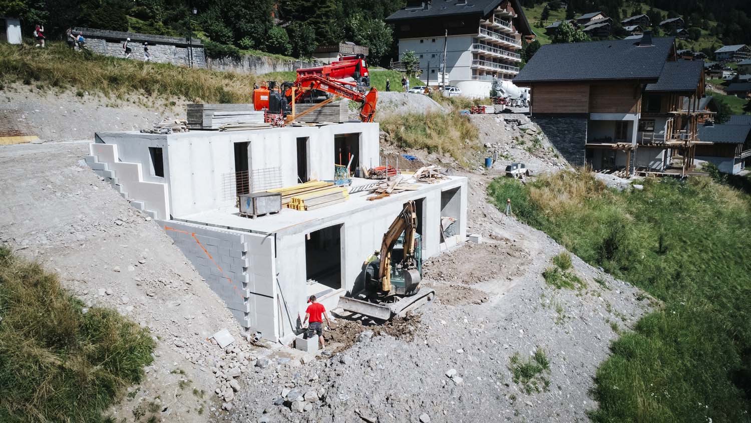 Photo d'un chantier de construction de maison en montagne