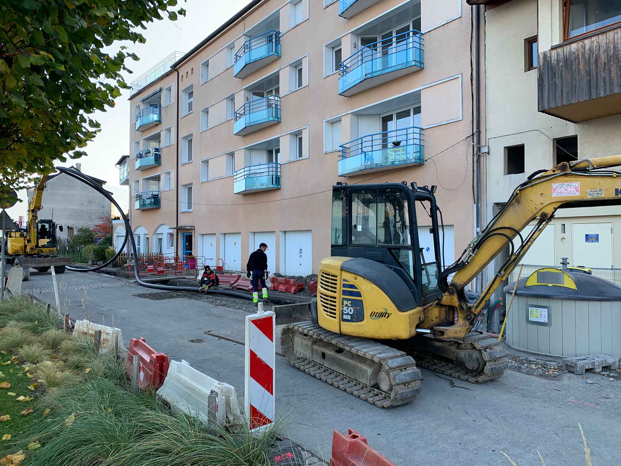 Photo de travaux de VRD le long d'un bâtiment - MCM TP