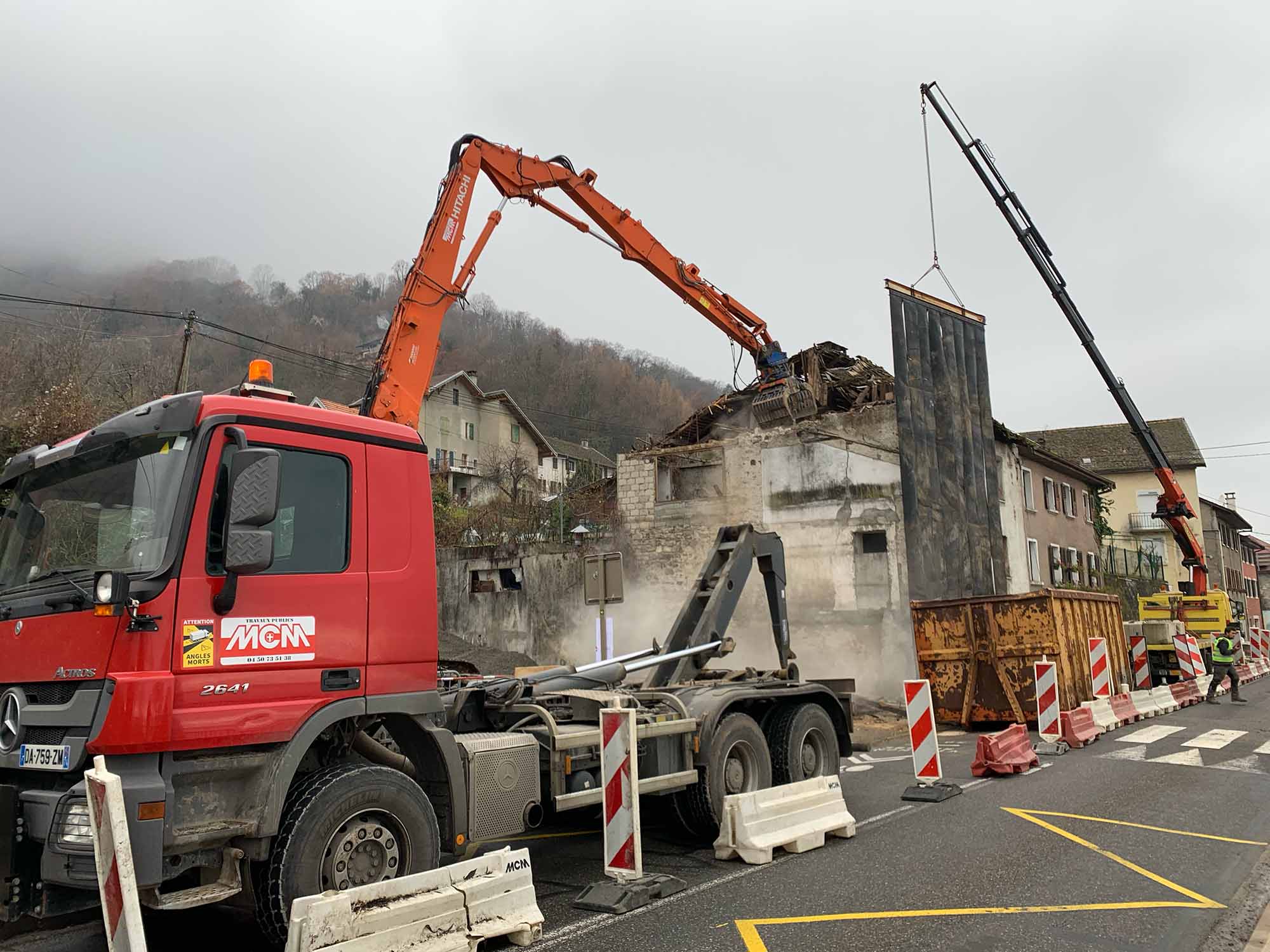 Photo de travaux de démolition d'une maison - Entreprise MCM TP à Thonon-les-Bains
